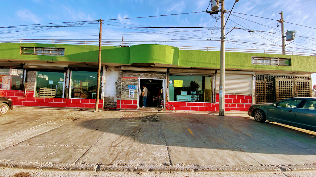 Carniceria, cervecería, abarrotes, Mercado Itzel | Calle Jacinto 1126, La Morita, 22245 Tijuana, B.C., Mexico | Phone: 664 524 1635