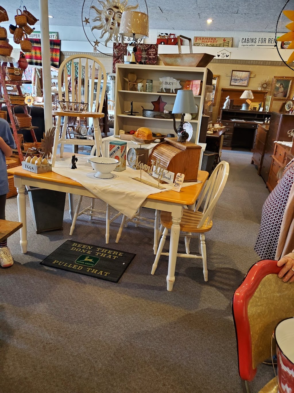 Amanda Furniture Store | 302 E Main St, Amanda, OH 43102, USA | Phone: (740) 969-2851