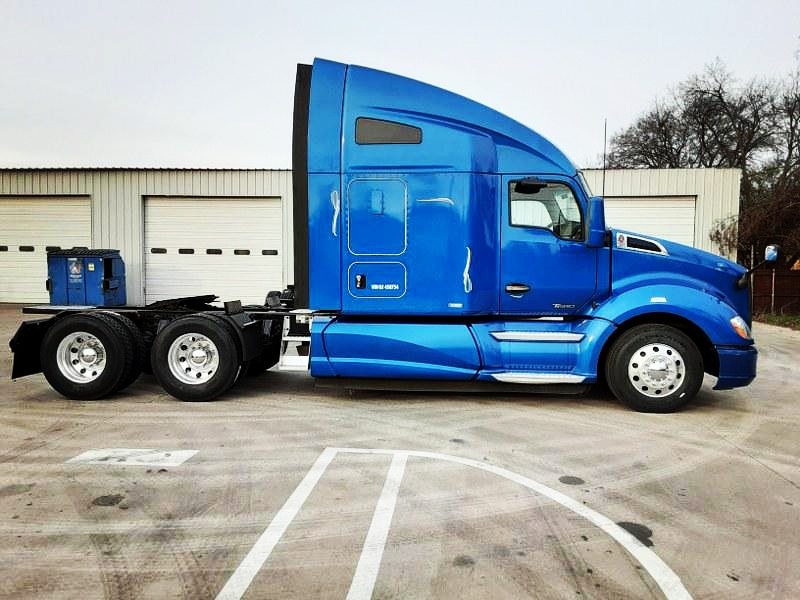 Lone Mountain Truck Leasing | 932 S Ayers Ave, Fort Worth, TX 76103, USA | Phone: (866) 512-5685