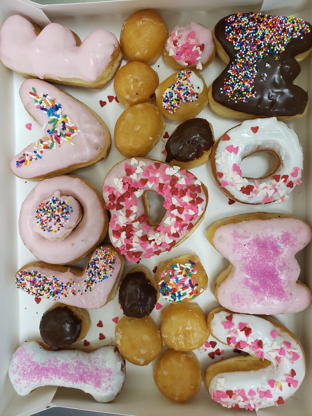 Amazing Donuts Bakery | 10355 Ferguson Rd #150, Dallas, TX 75228, USA | Phone: (214) 468-4240