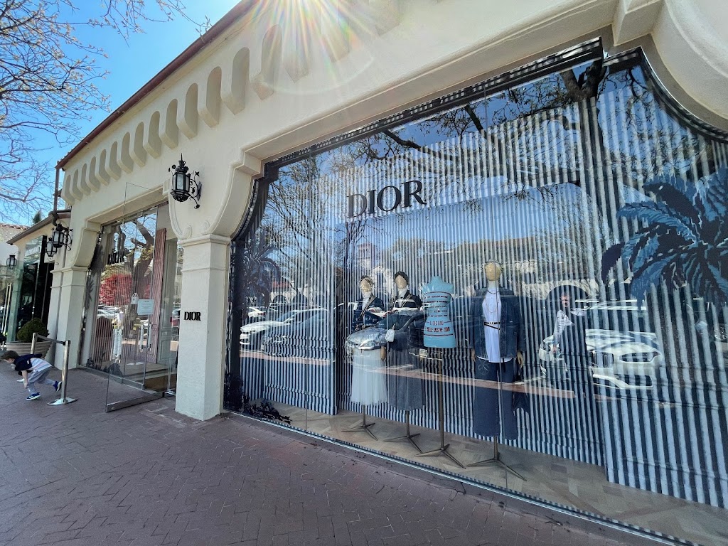 DIOR Dallas | 12 Highland Park Village, Dallas, TX 75205, USA | Phone: (214) 520-6494