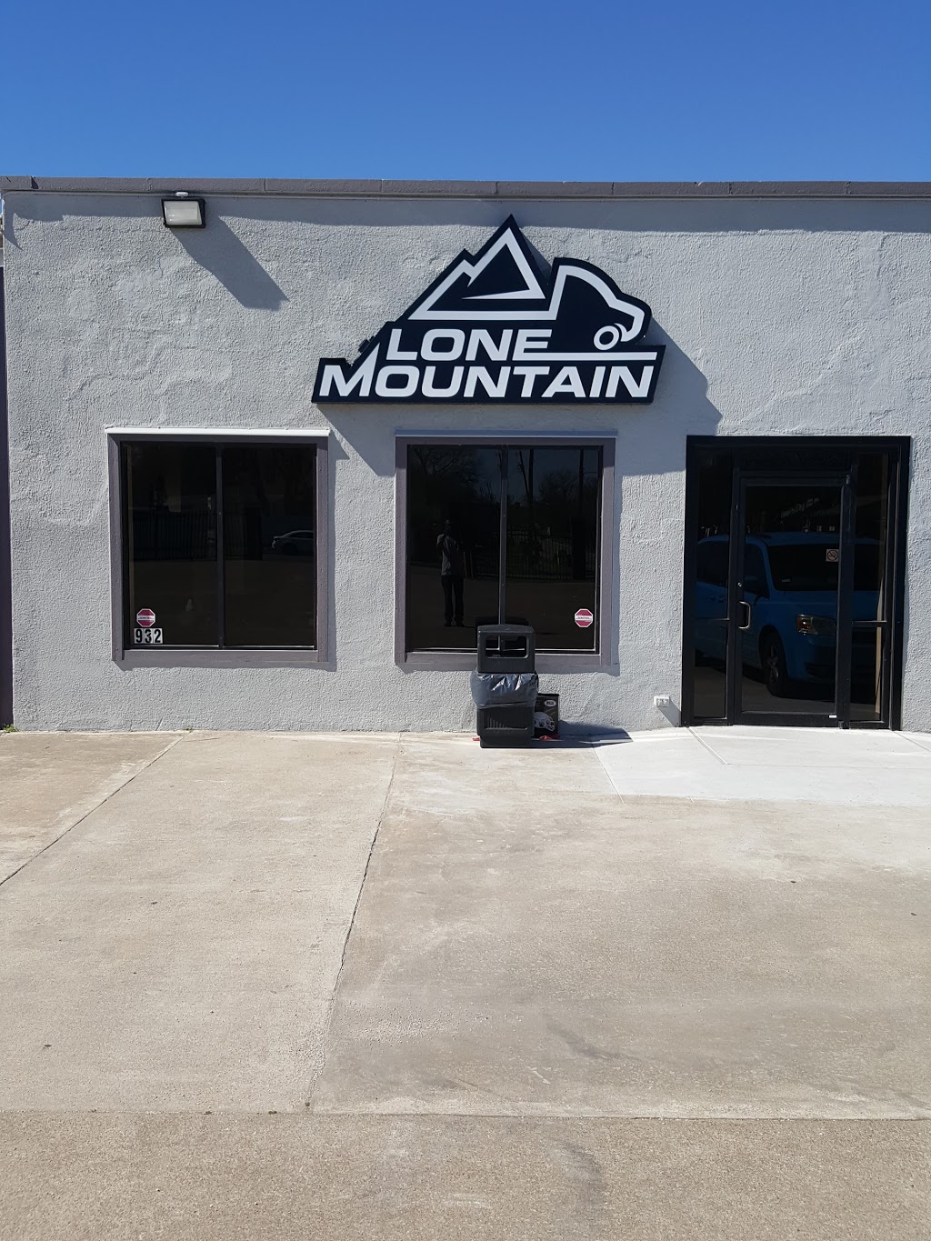 Lone Mountain Truck Leasing | 932 S Ayers Ave, Fort Worth, TX 76103, USA | Phone: (866) 512-5685