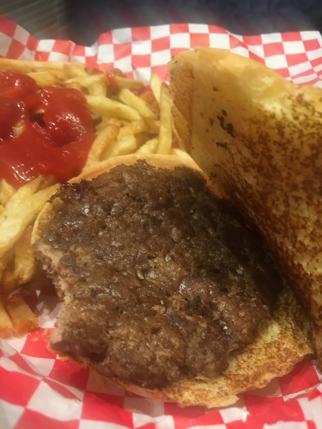 Mo Burger | 5008 S Arizona Mills Cir Suite 655, Tempe, AZ 85282, USA | Phone: (602) 635-3774