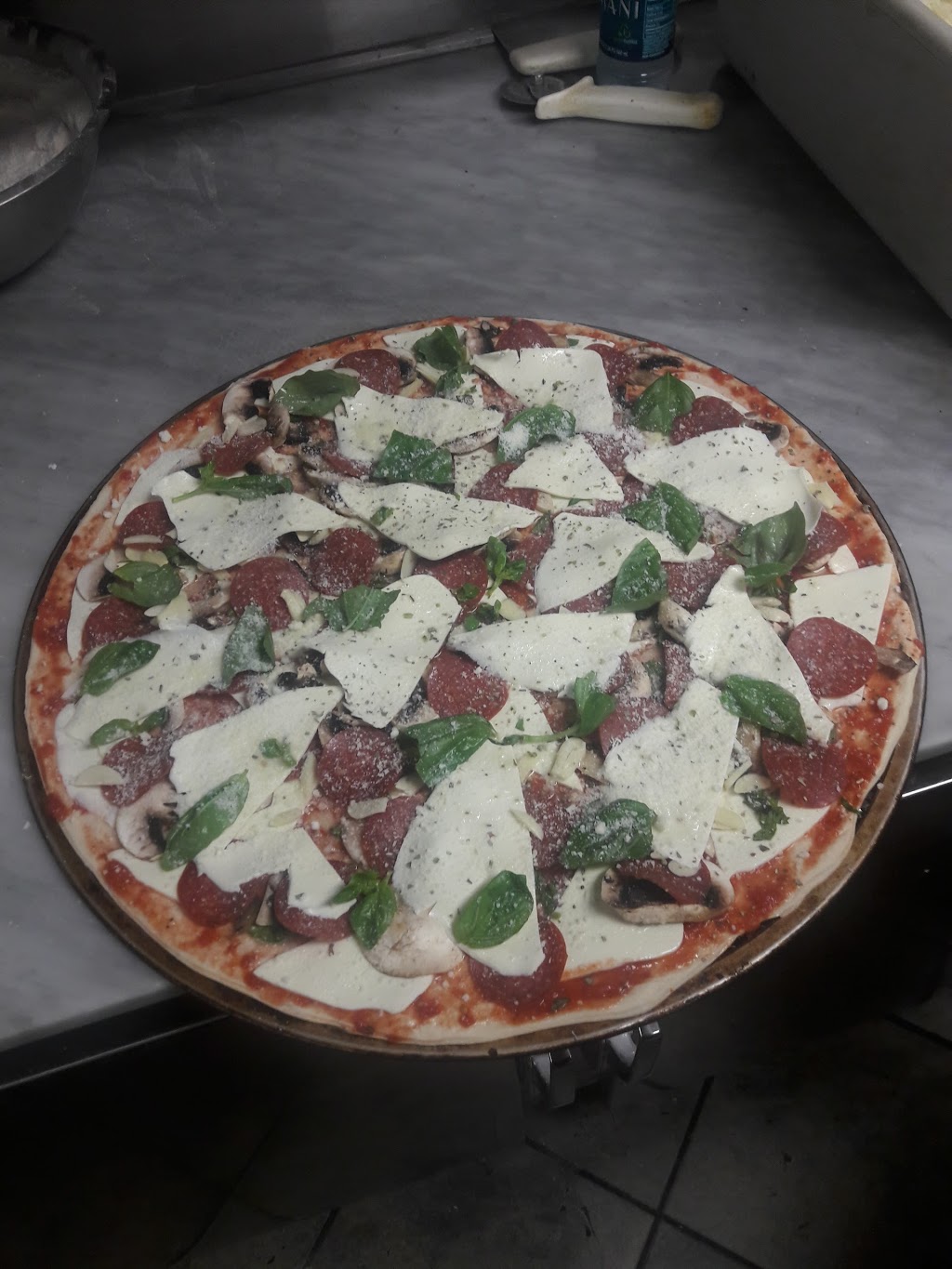 Famous New York Pizza | 430 Jersey St, Staten Island, NY 10301, USA | Phone: (718) 556-5558