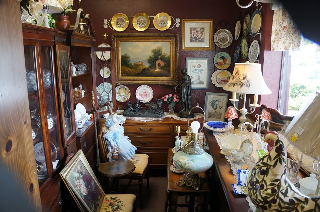 Ozona Antiques | Braemoor Plaza, 1714 County Rd 1 # 3, Dunedin, FL 34698, USA | Phone: (727) 738-9599