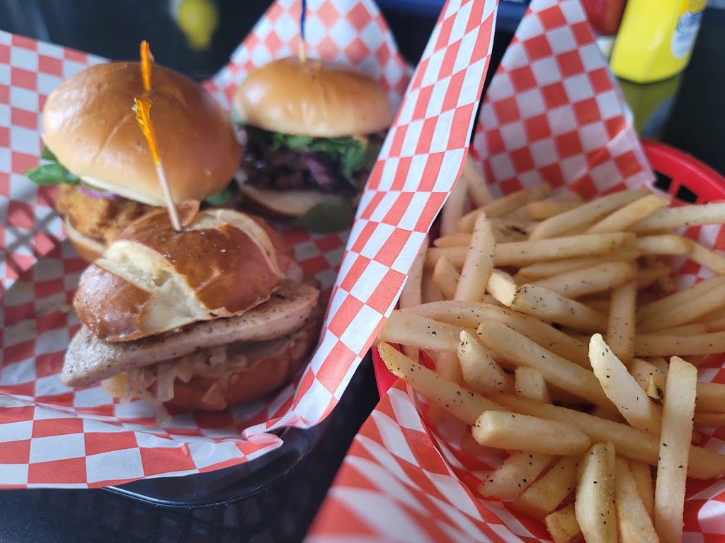 Heroes Pub and Grub | 5940 W Union Hills Dr Ste E100, Glendale, AZ 85308, USA | Phone: (602) 588-3000