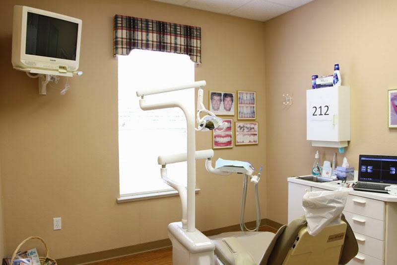 Favero Family Dental | 3201 Teasley Ln #101, Denton, TX 76210, USA | Phone: (940) 566-2847