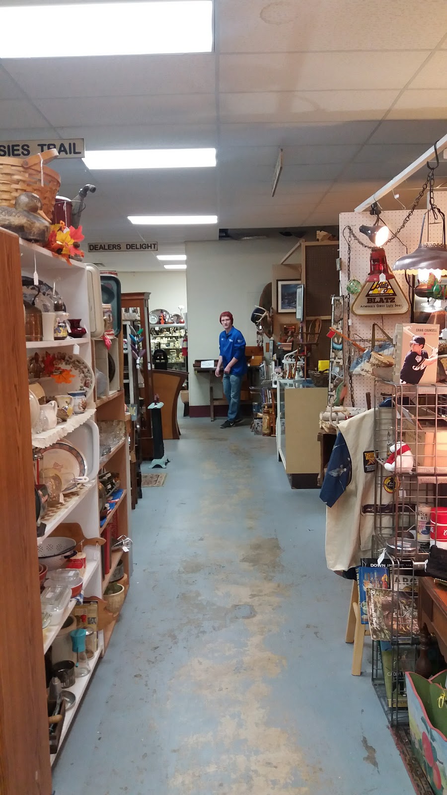 Waukesha Antique Mall | 1427 E Racine Ave, Waukesha, WI 53186, USA | Phone: (262) 524-0600