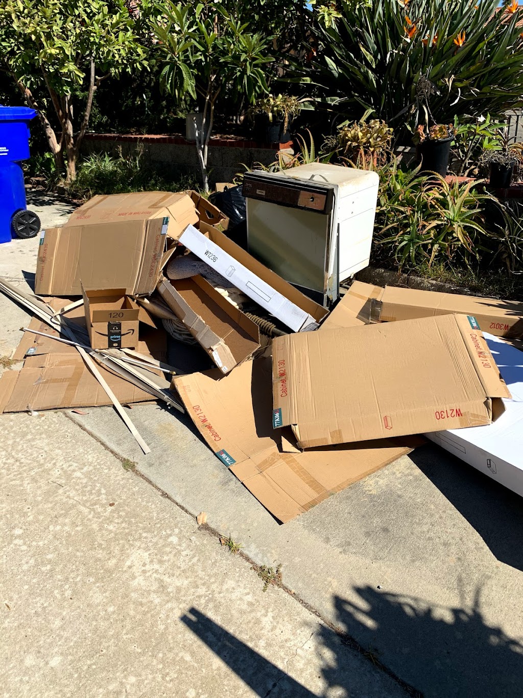 Mighty Junk Removal & Hauling | 707 F Ave, National City, CA 91950, USA | Phone: (619) 552-5186