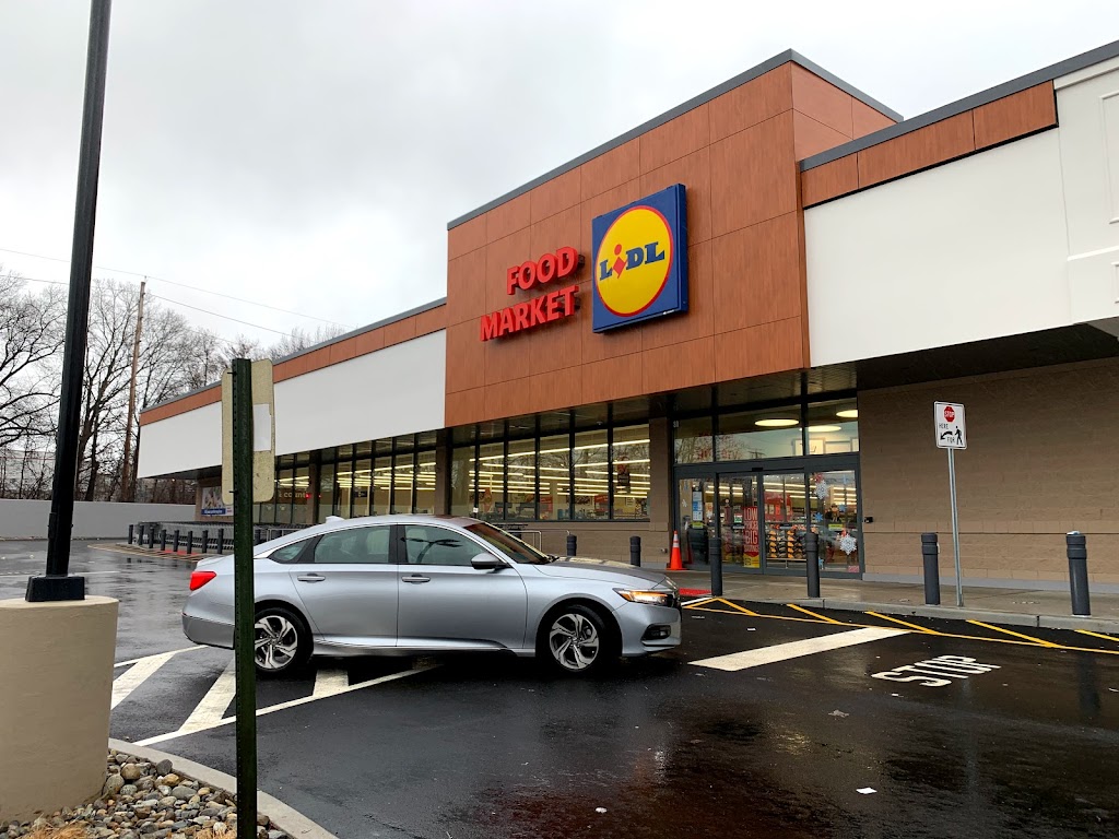 Lidl | 80 New Bridge Rd, Bergenfield, NJ 07621, USA | Phone: (844) 747-5435