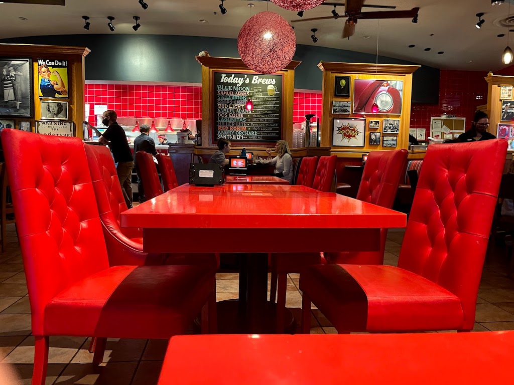 Red Robin Gourmet Burgers and Brews | 2235 S Santan Village Pkwy, Gilbert, AZ 85295, USA | Phone: (480) 899-4338