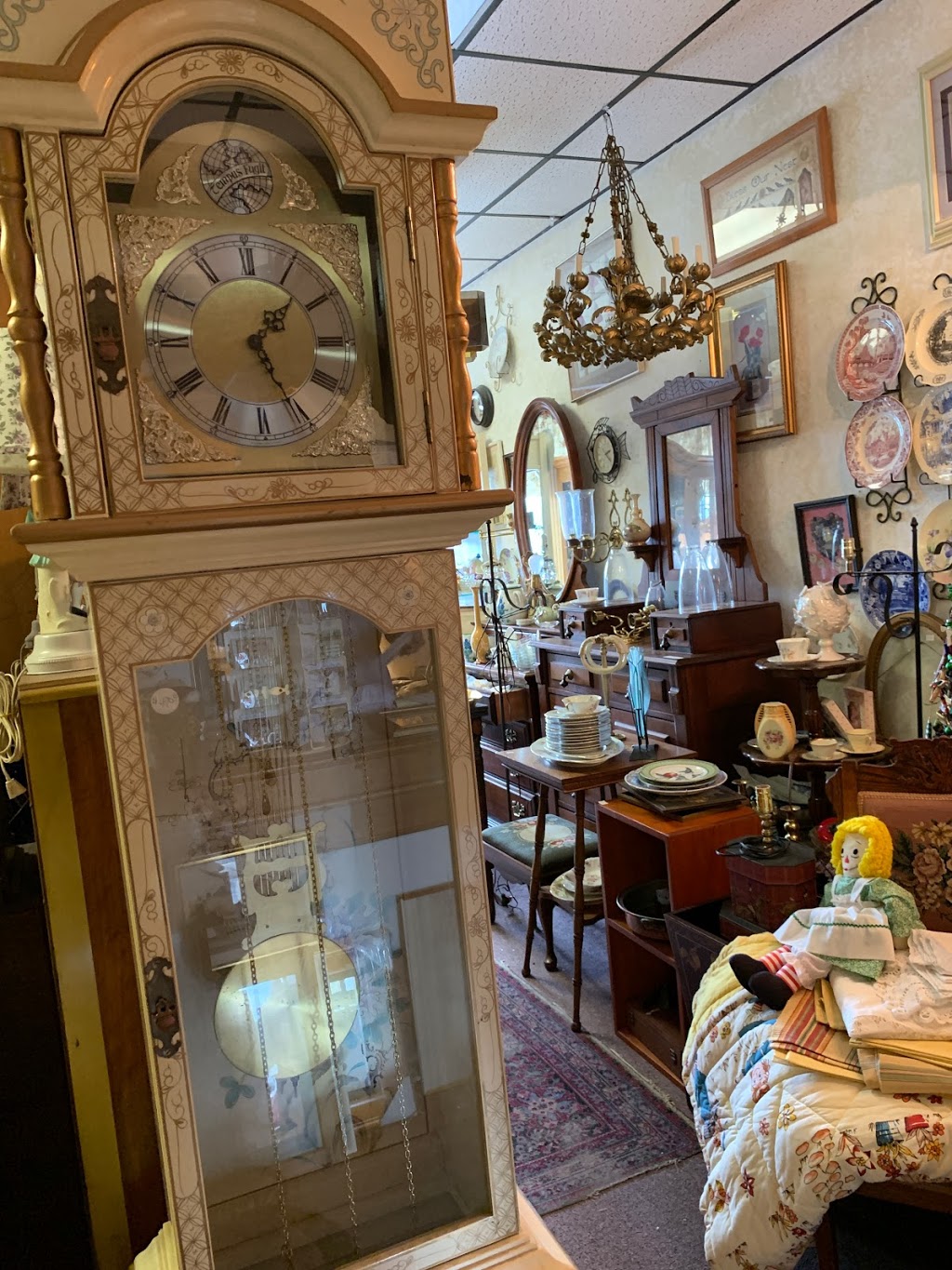 Ozona Antiques | Braemoor Plaza, 1714 County Rd 1 # 3, Dunedin, FL 34698, USA | Phone: (727) 738-9599