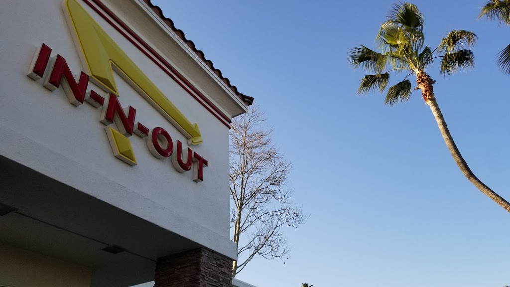 In-N-Out Burger | 1490 E Yosemite Ave, Manteca, CA 95336, USA | Phone: (800) 786-1000