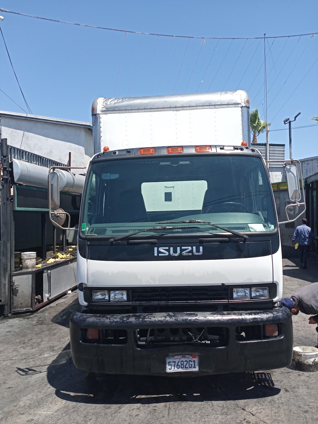 B J Truck Wash | 12715 S Main St, Los Angeles, CA 90061, USA | Phone: (323) 755-2804