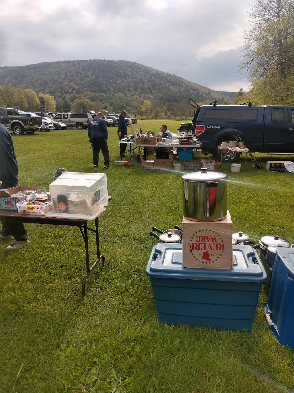 Creekside Flea Market (Seasonal: Open April Thru October) | 543 NY-145, Middleburgh, NY 12122, USA | Phone: (518) 545-7657