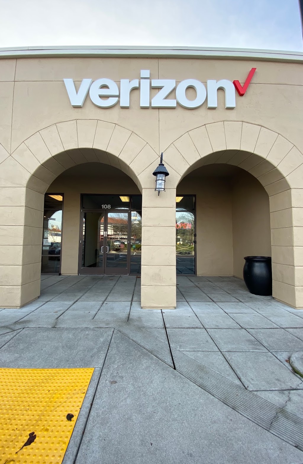 Verizon Authorized Retailer - Victra | 4001 Freeport Blvd Ste 108, Sacramento, CA 95822, USA | Phone: (916) 216-2221