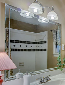 Kettle Moraine Glass & Shower Door | 3800 S River Rd, West Bend, WI 53095, USA | Phone: (262) 674-1900