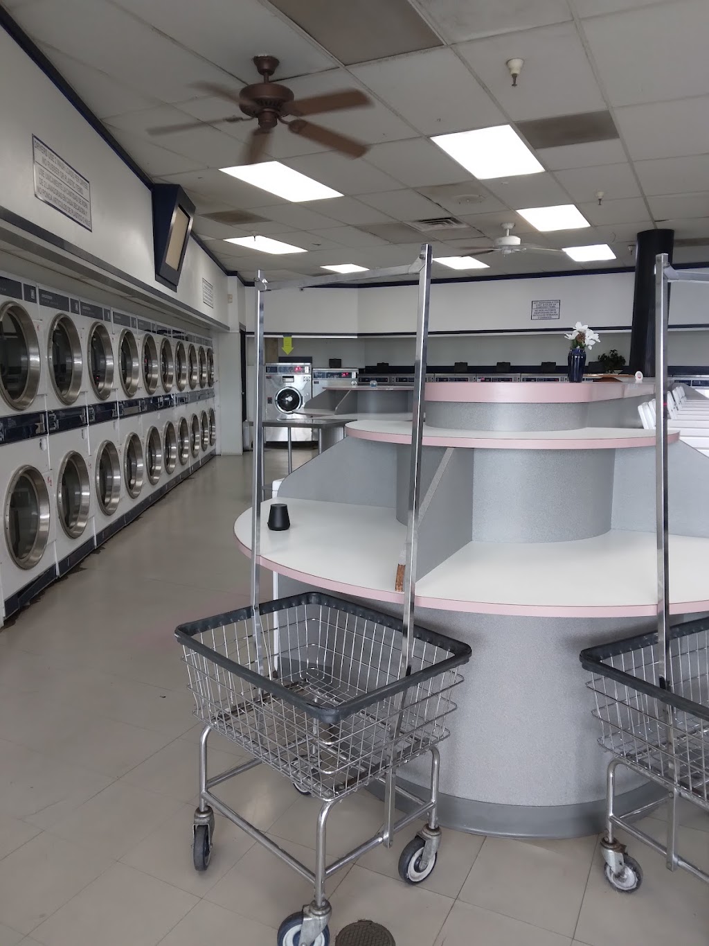 Delta Breeze Laundromat and Wash & Fold | 1092 Sycamore Dr, Antioch, CA 94509, USA | Phone: (925) 238-1735