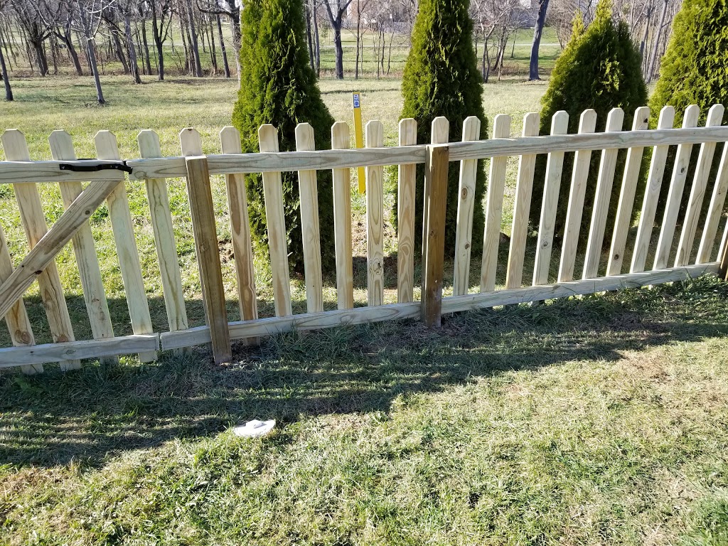 Custom Fence and Roofing, LLC | 250 Ascot Ave, Winchester, KY 40391, USA | Phone: (859) 221-5797