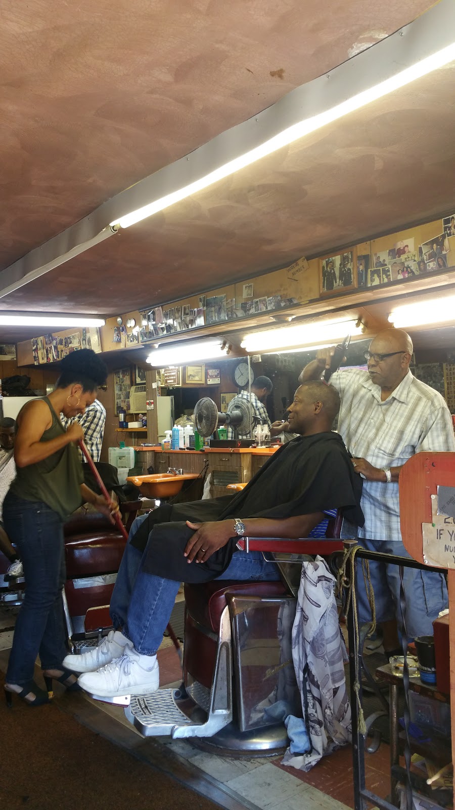 Berts Barbershop | 190 5th Ave, Aliquippa, PA 15001, USA | Phone: (724) 732-2250