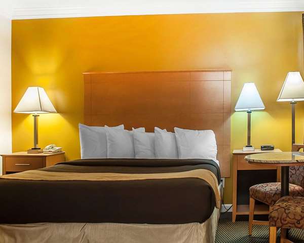 Econo Lodge at the Falls North | 5919 Niagara Falls Blvd, Niagara Falls, NY 14304, USA | Phone: (716) 283-1100