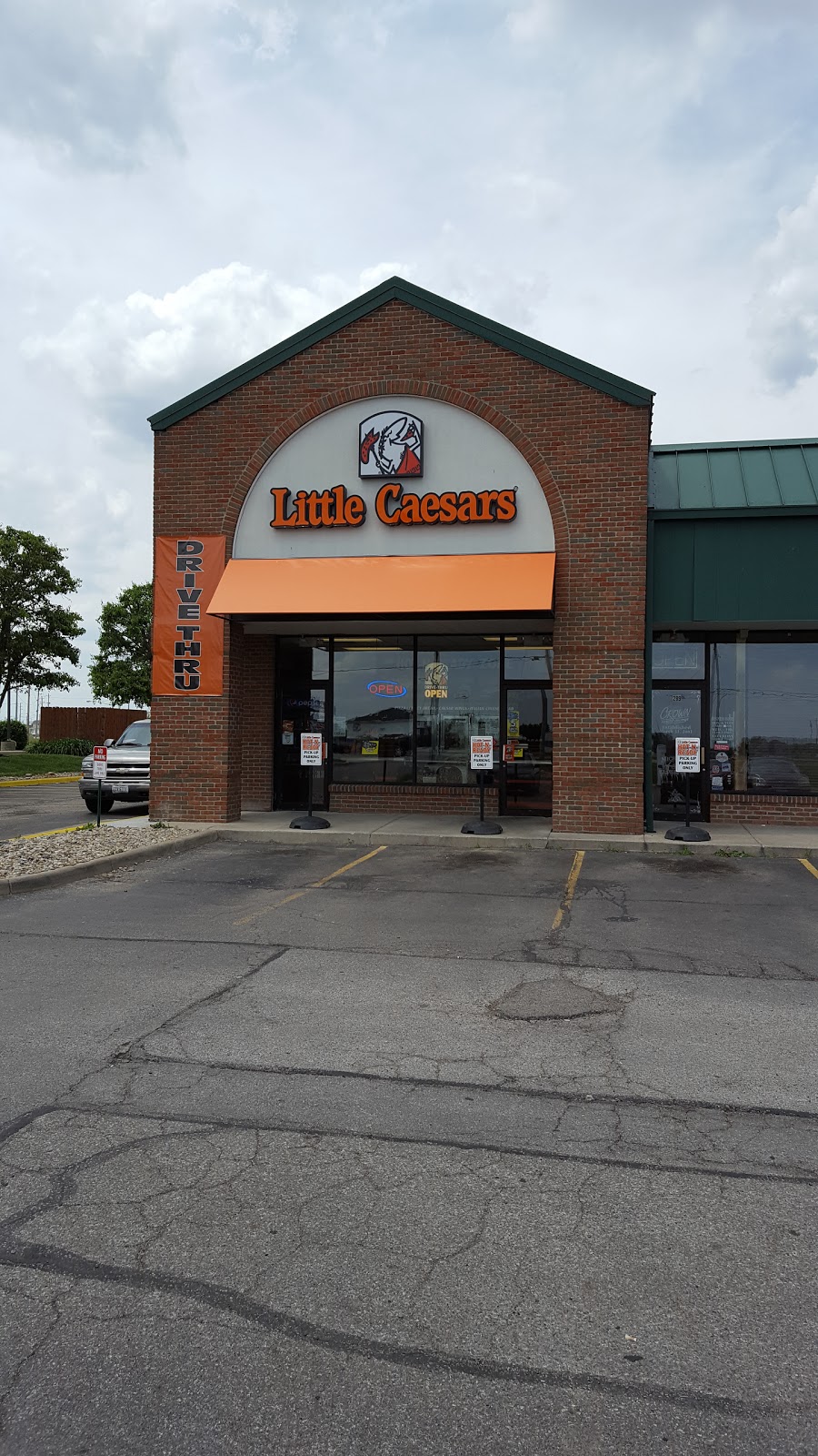 Little Caesars Pizza | 289 Lafayette St SUITE A, London, OH 43140, USA | Phone: (740) 490-6074