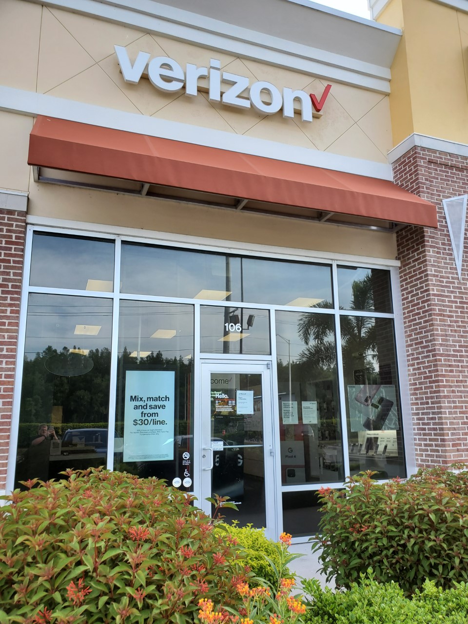 Verizon Authorized Retailer - Russell Cellular | 3848 Sun City Center Blvd Ste 106, Ruskin, FL 33573, USA | Phone: (813) 690-7991