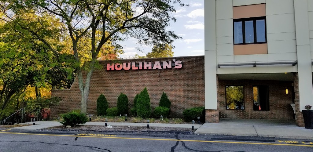 Houlihans | 25651 Detroit Rd, Westlake, OH 44145, USA | Phone: (440) 808-9090