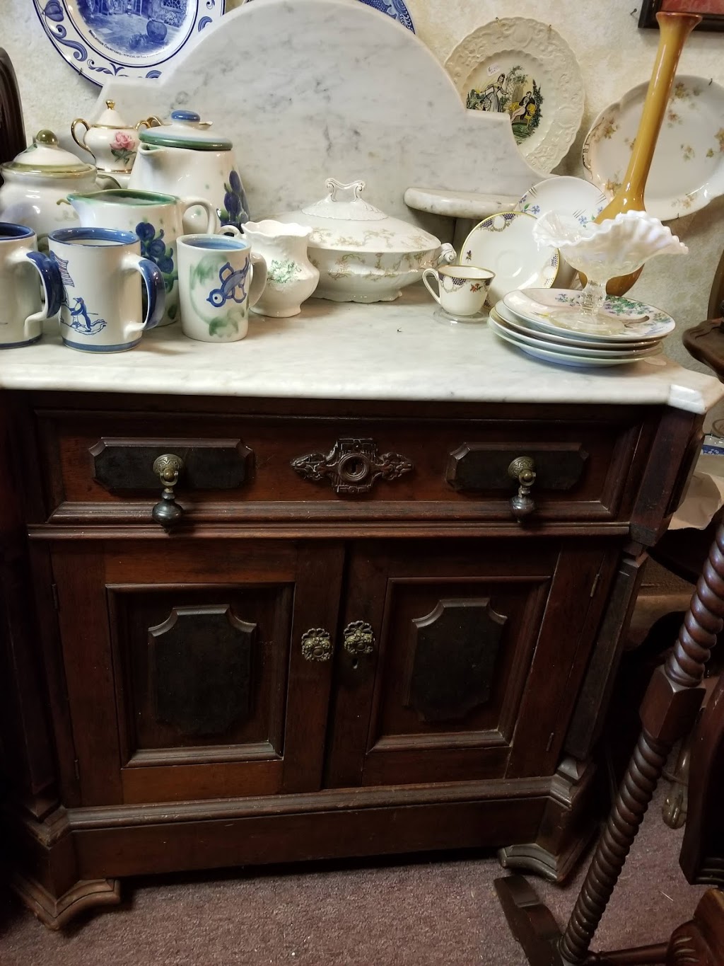 Ozona Antiques | Braemoor Plaza, 1714 County Rd 1 # 3, Dunedin, FL 34698, USA | Phone: (727) 738-9599