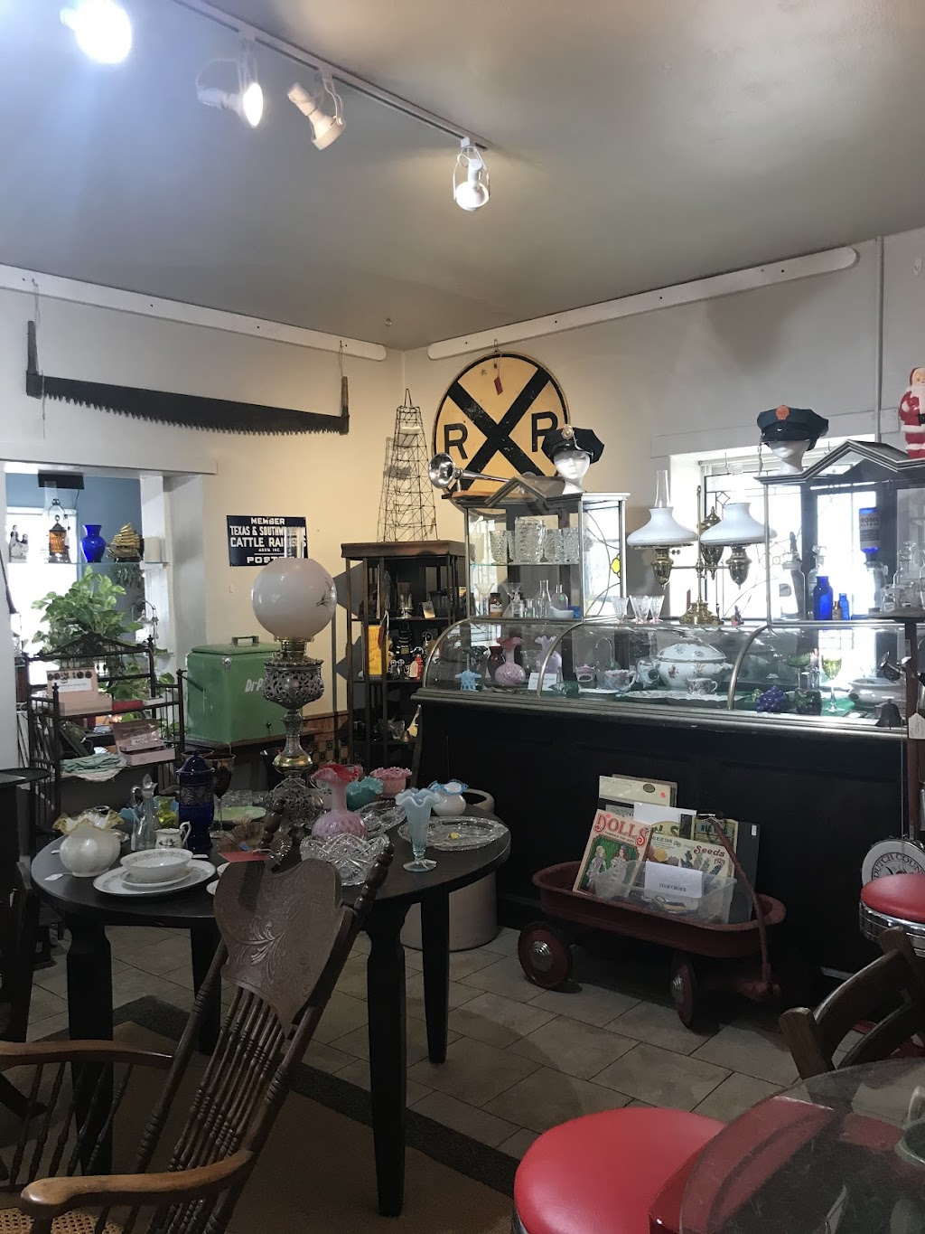 Curious Interests Antiques | 515 Madrid St, Castroville, TX 78009, USA | Phone: (210) 863-6747