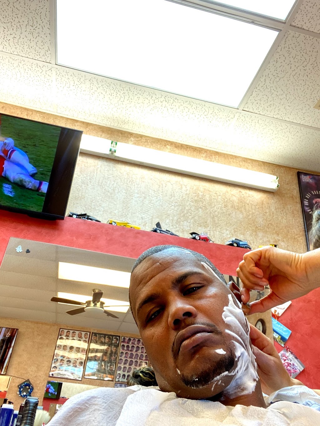 FRESH CUTS PHOENIX BARBER SHOP | 731 E Union Hills Dr suite B11, Phoenix, AZ 85024, USA | Phone: (602) 737-9399