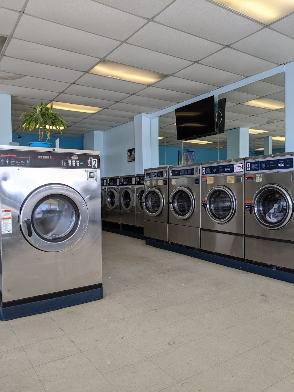 Surfside Laundromat | 1118 S Coast Hwy, Oceanside, CA 92054, USA | Phone: (760) 231-5281