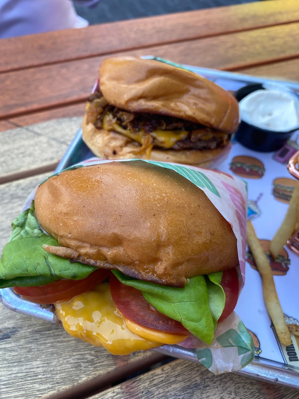 nomoo | new american burgers | 7507 Melrose Ave, Los Angeles, CA 90046, USA | Phone: (323) 433-4990