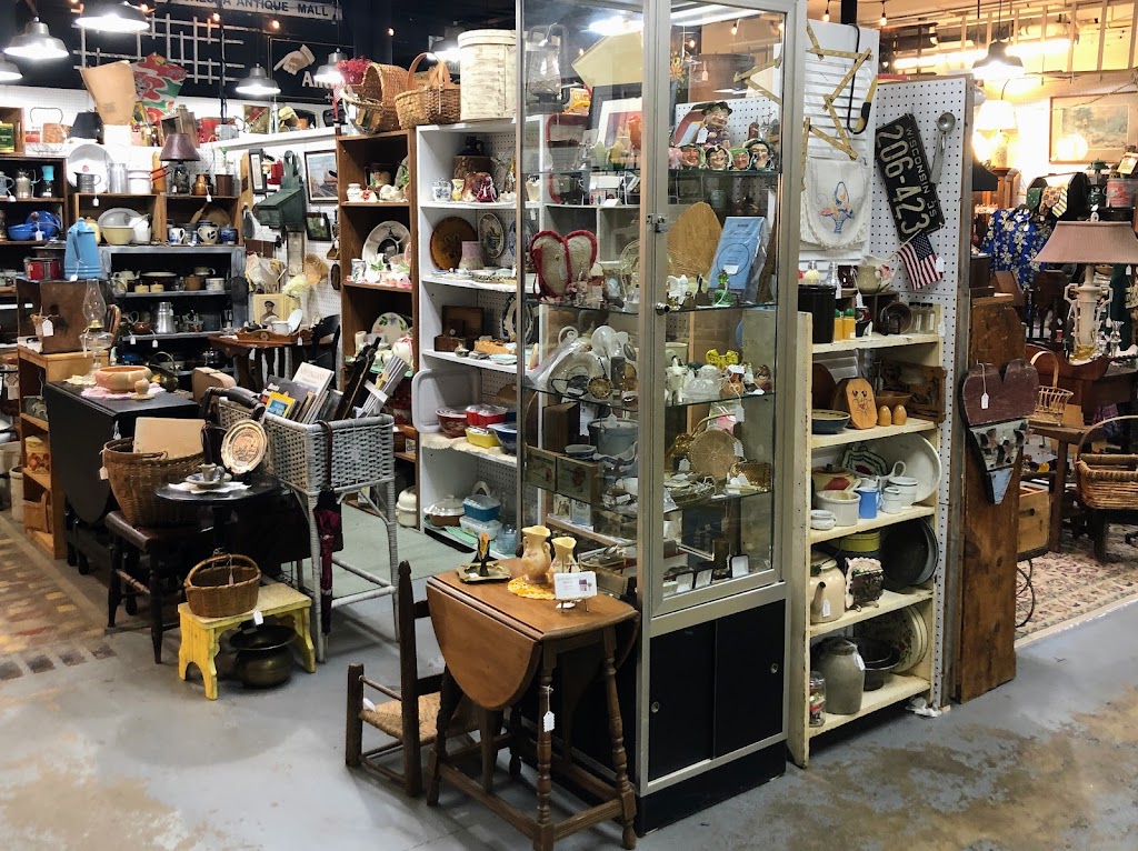 Waukesha Antique Mall | 1427 E Racine Ave, Waukesha, WI 53186, USA | Phone: (262) 524-0600