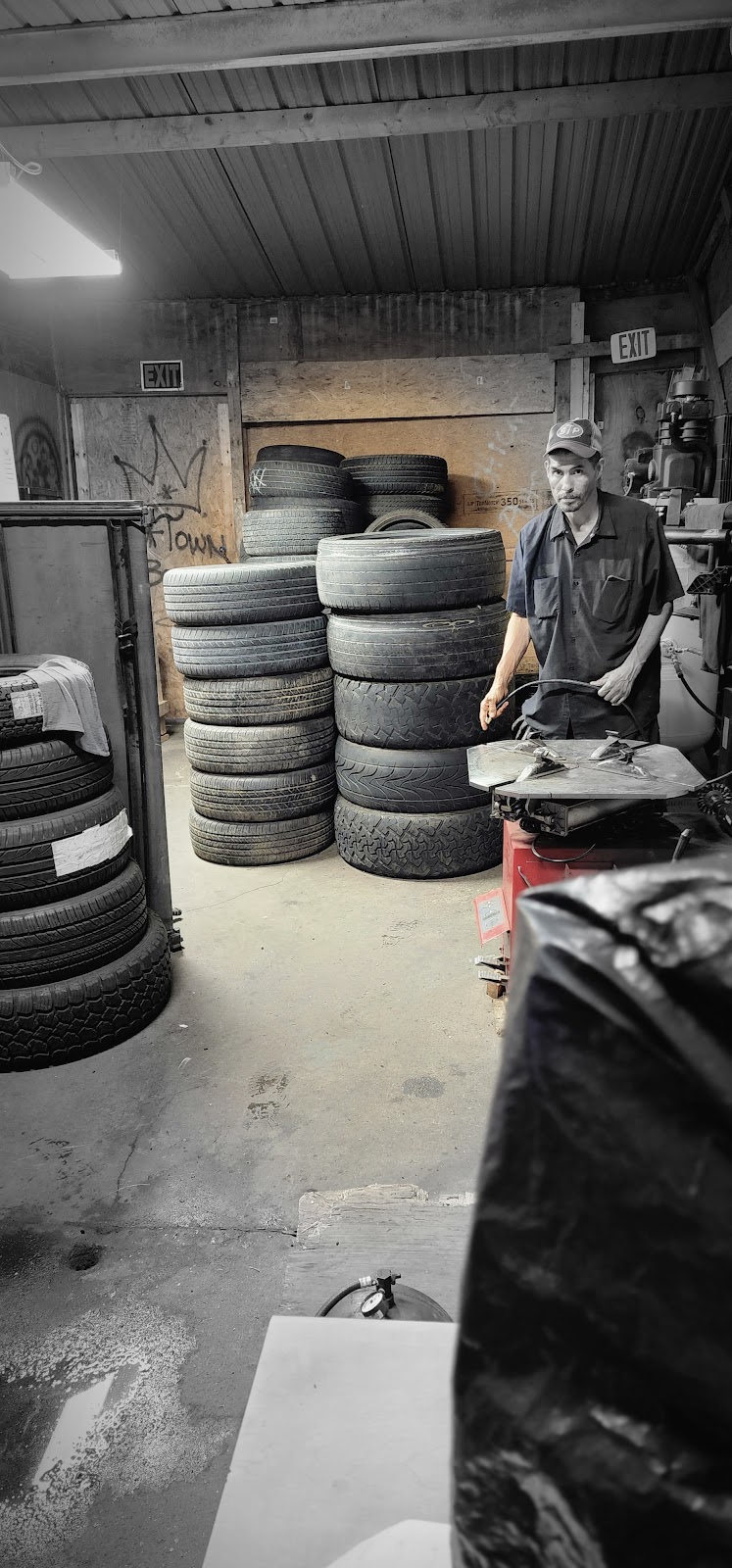 De La Torres Tire Shop | 1122 Pomeroy St, Graham, NC 27253, USA | Phone: (336) 343-3768