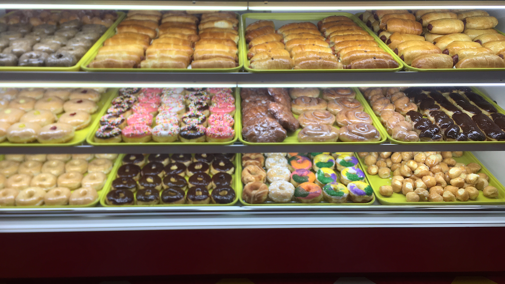 Tasty cream donuts | 13505 US-90 Ste A, Boutte, LA 70039, USA | Phone: (210) 763-9615